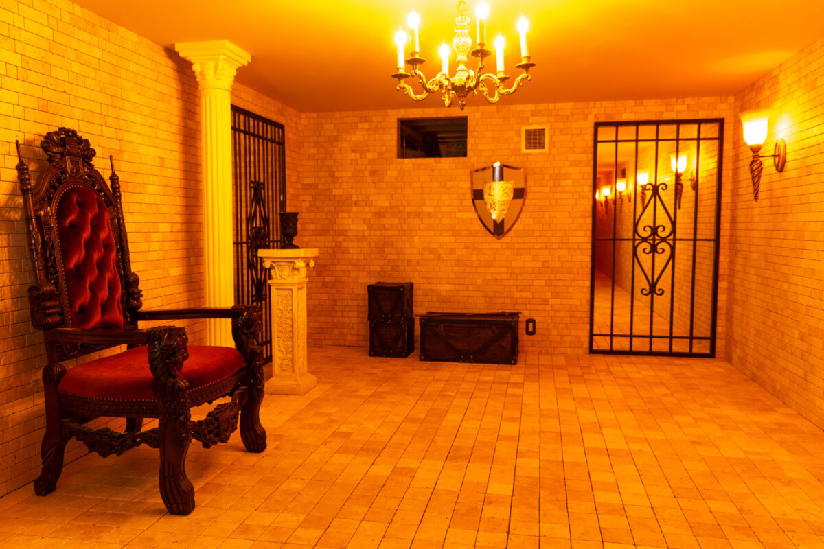 地下牢へ続くような下村敦史邸インテリアパネル