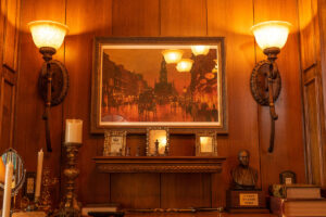 イルミナティ1灯壁付けブラケット照明 ブロンズ仕上げ｜クラシカルなキャンドル型デザインのガラスシェードライト