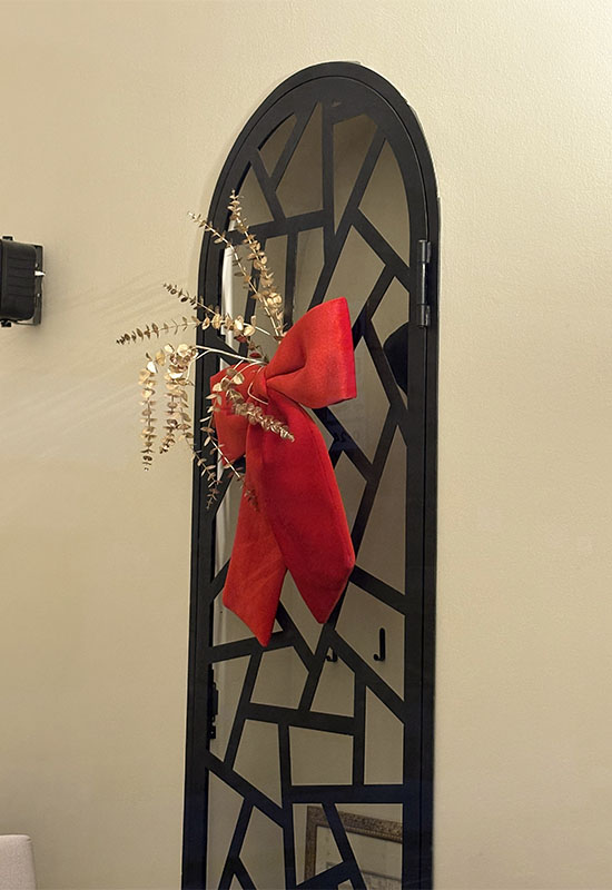 ロートアイアンで彩るクリスマスの装飾イメージ